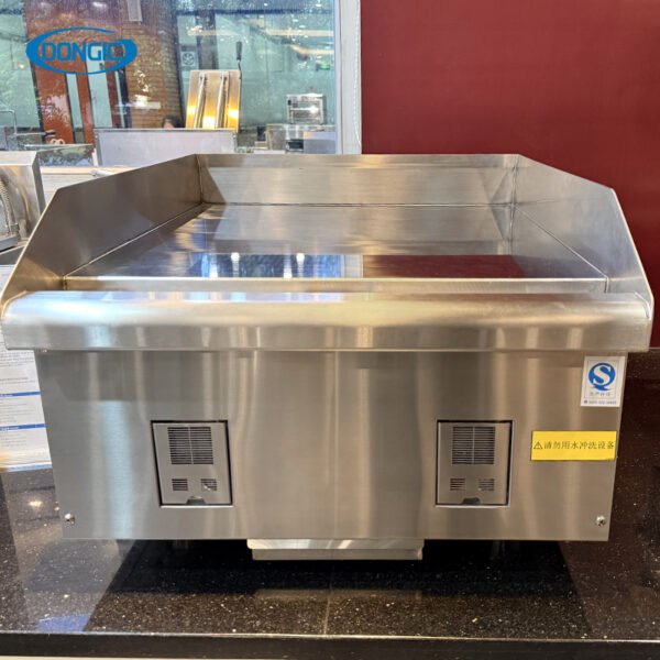 1 Commercial Countertop Flat Top Griddle with Integrated Grease Management System