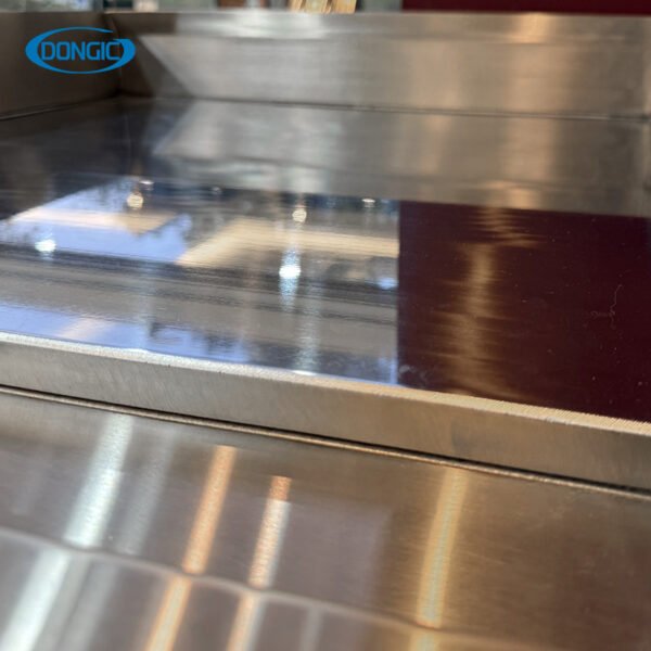 6 Commercial Countertop Flat Top Griddle with Integrated Grease Management System